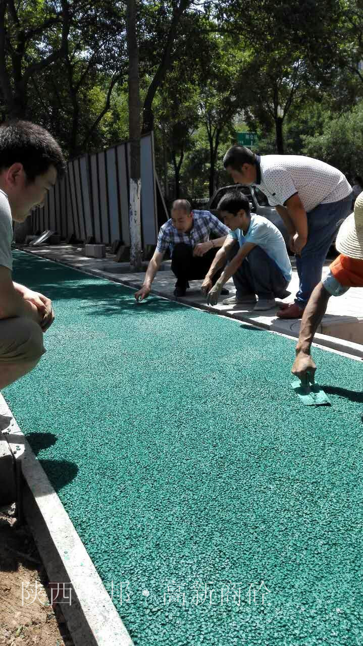東風(fēng)路透水地坪
