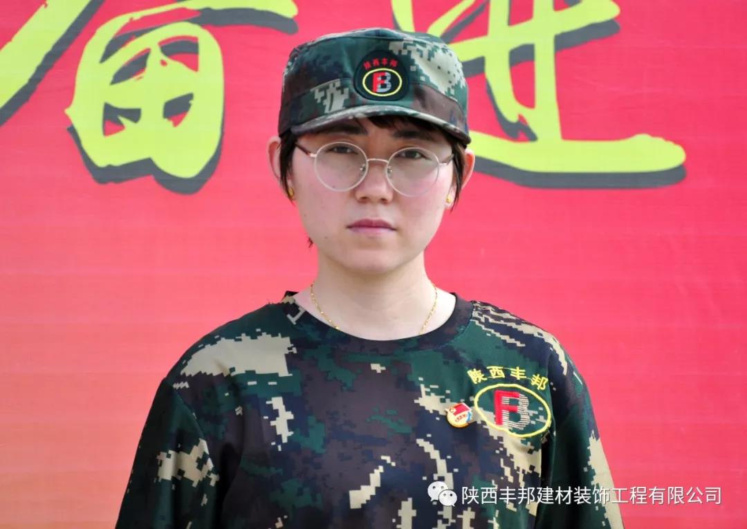 豐邦員工喜換迷彩式工服，不忘軍隊(duì)培育恩情