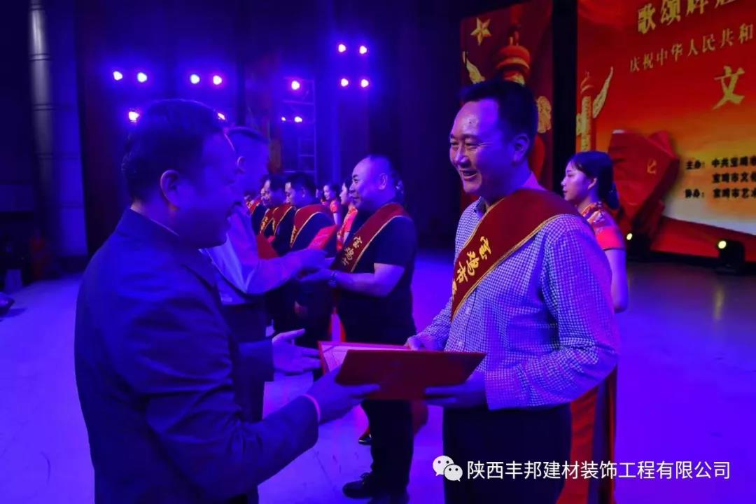 華麗轉(zhuǎn)身，他從閱兵場(chǎng)闊步邁向到祖國(guó)建設(shè)大舞臺(tái)！