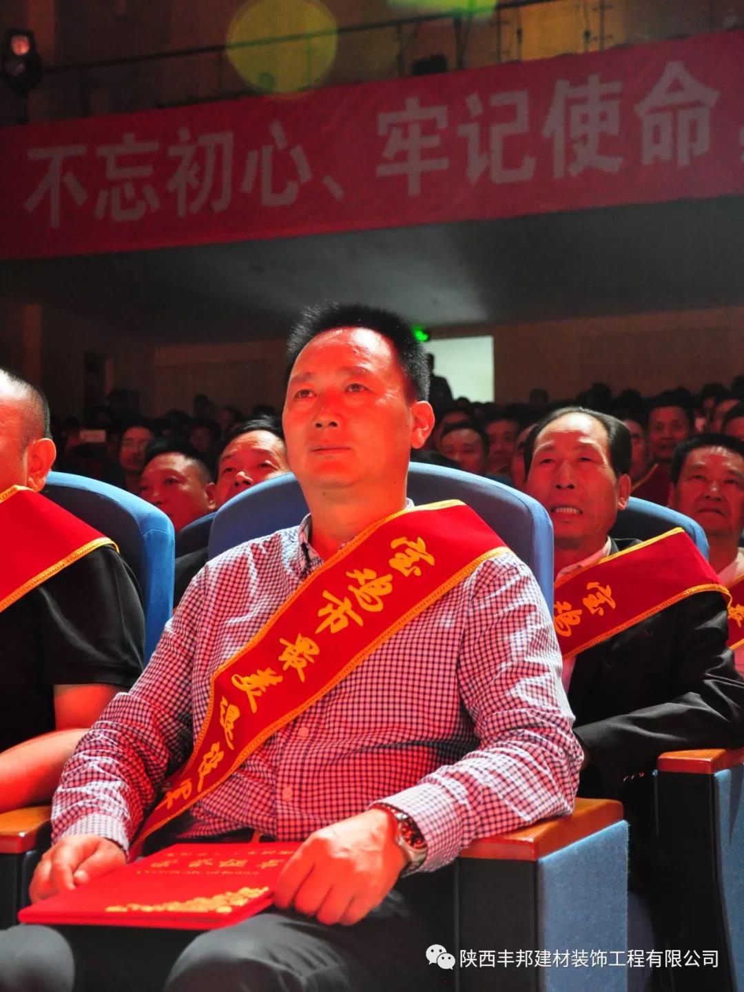 華麗轉(zhuǎn)身，他從閱兵場(chǎng)闊步邁向到祖國(guó)建設(shè)大舞臺(tái)！