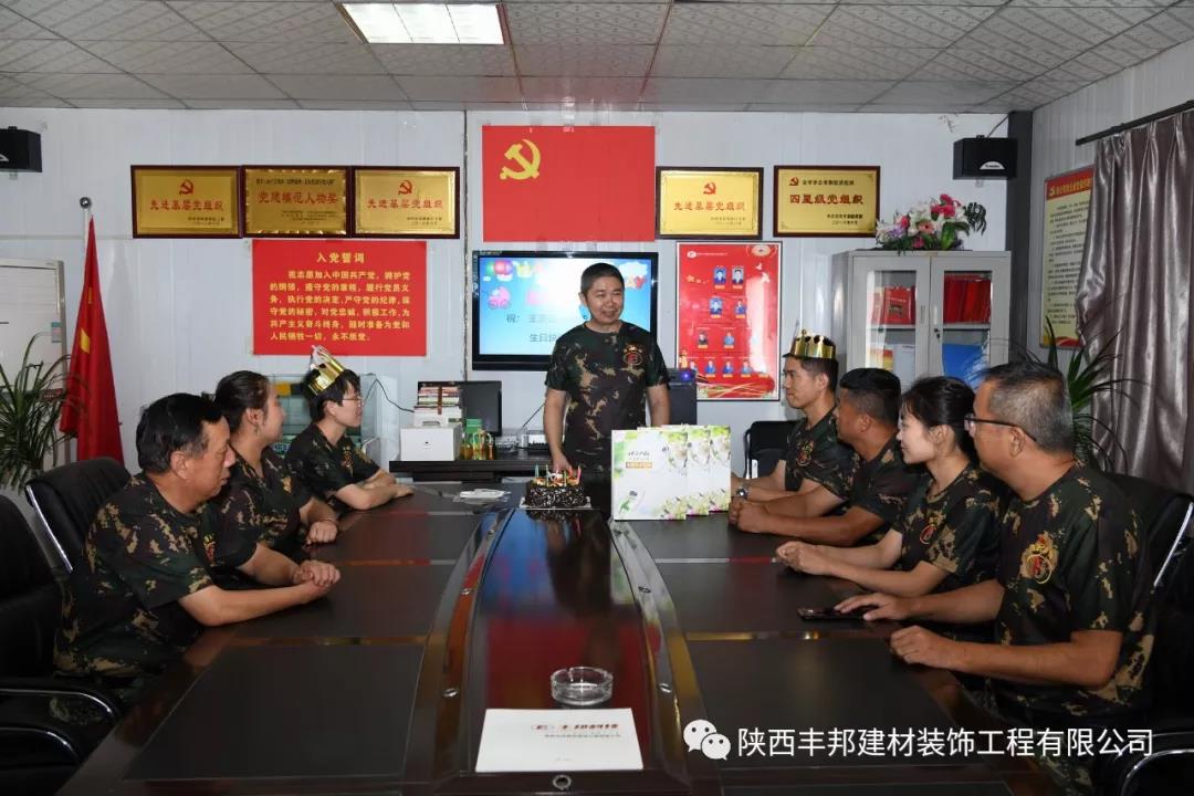 華麗轉(zhuǎn)身，他從閱兵場(chǎng)闊步邁向到祖國(guó)建設(shè)大舞臺(tái)！