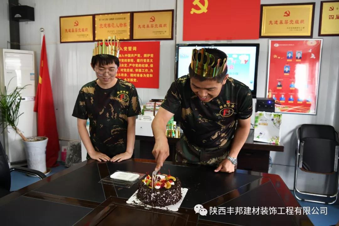 華麗轉(zhuǎn)身，他從閱兵場(chǎng)闊步邁向到祖國(guó)建設(shè)大舞臺(tái)！