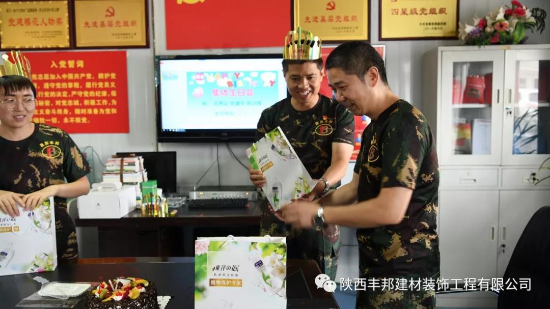 華麗轉(zhuǎn)身，他從閱兵場(chǎng)闊步邁向到祖國(guó)建設(shè)大舞臺(tái)！