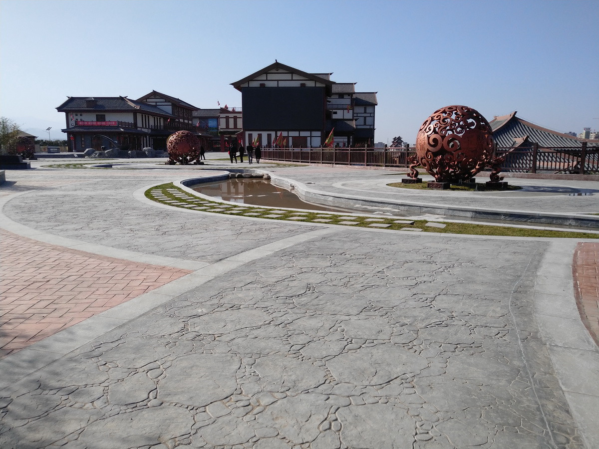 水城三國小鎮(zhèn)藝術(shù)壓印地坪