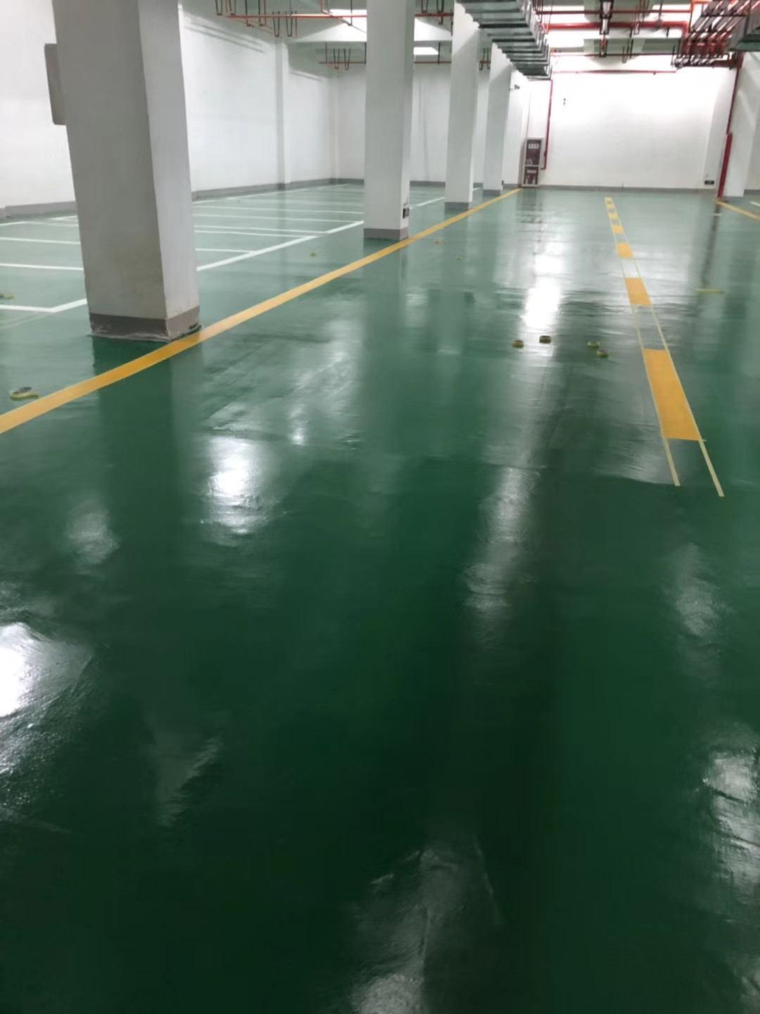 綠地新城小區(qū)環(huán)氧地下車庫
