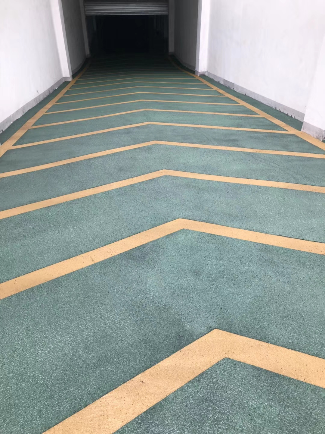 綠地新城小區(qū)環(huán)氧地下車庫