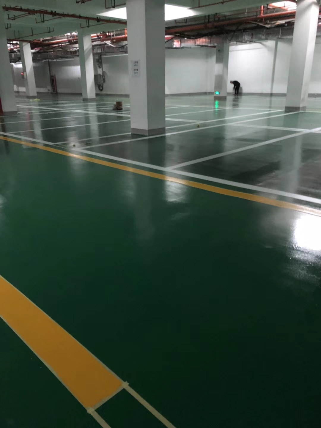 綠地新城小區(qū)環(huán)氧地下車庫