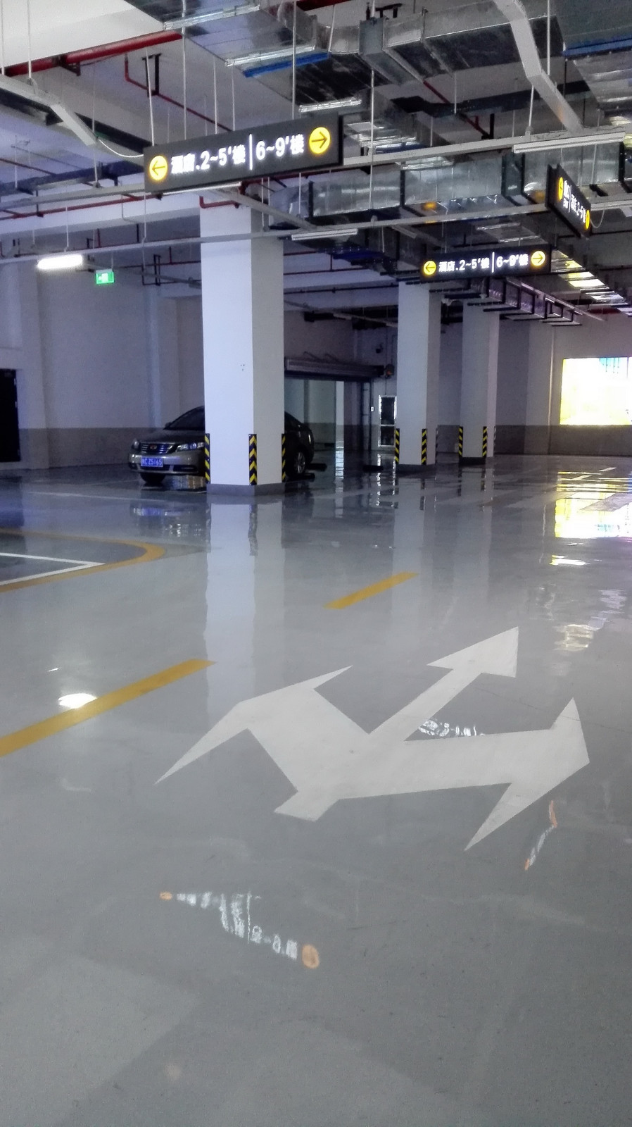 寶雞博鵬中心地下停車場環(huán)氧自流平