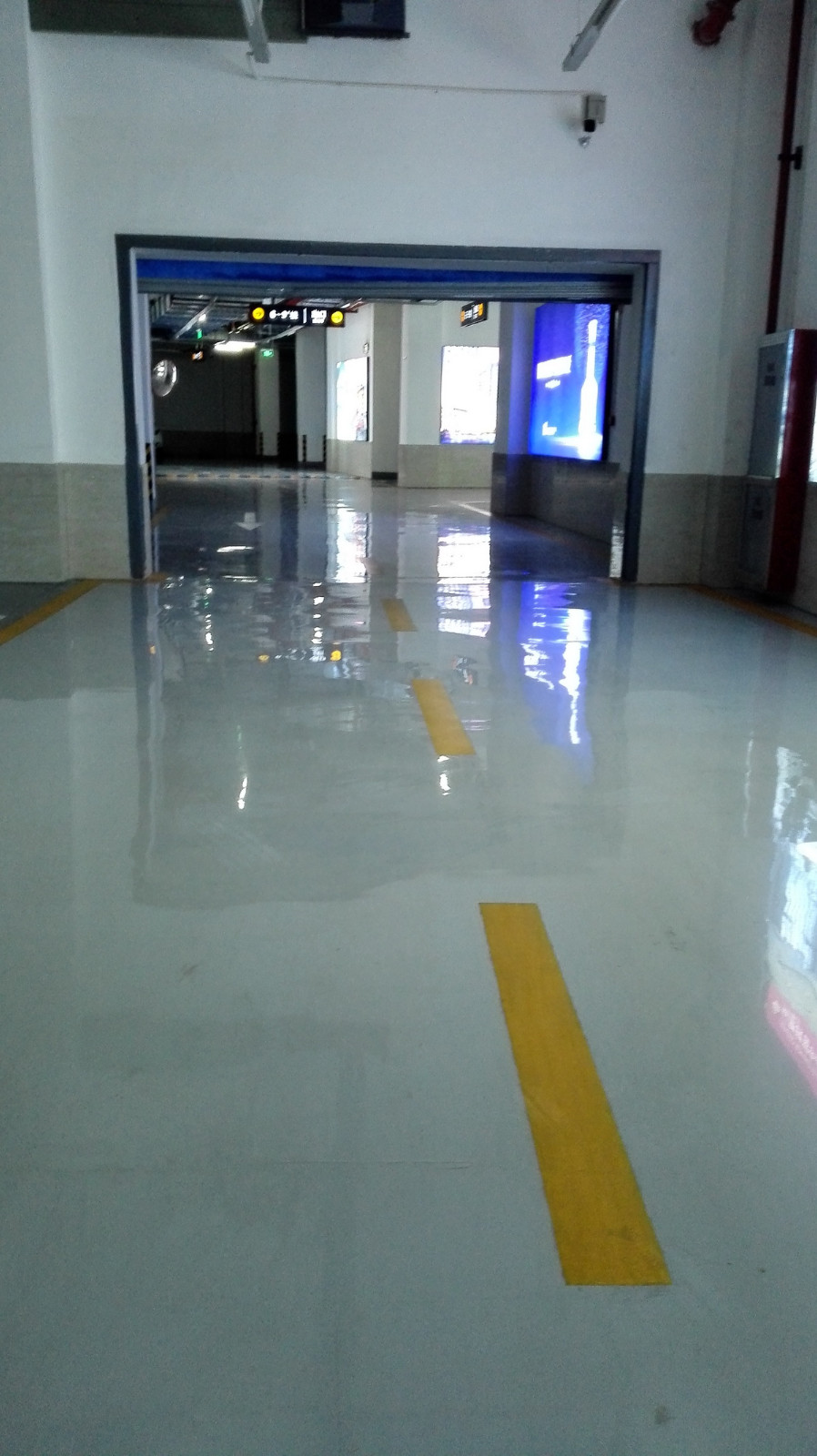寶雞博鵬中心地下停車場環(huán)氧自流平