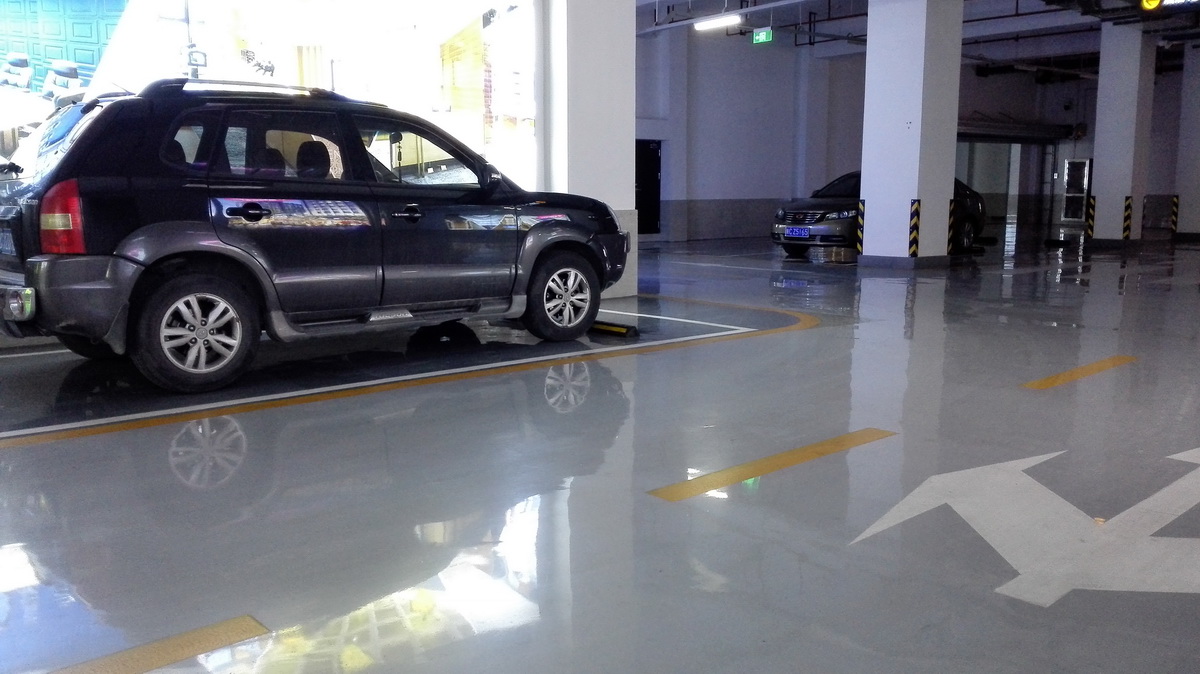 寶雞博鵬中心地下停車場環(huán)氧自流平