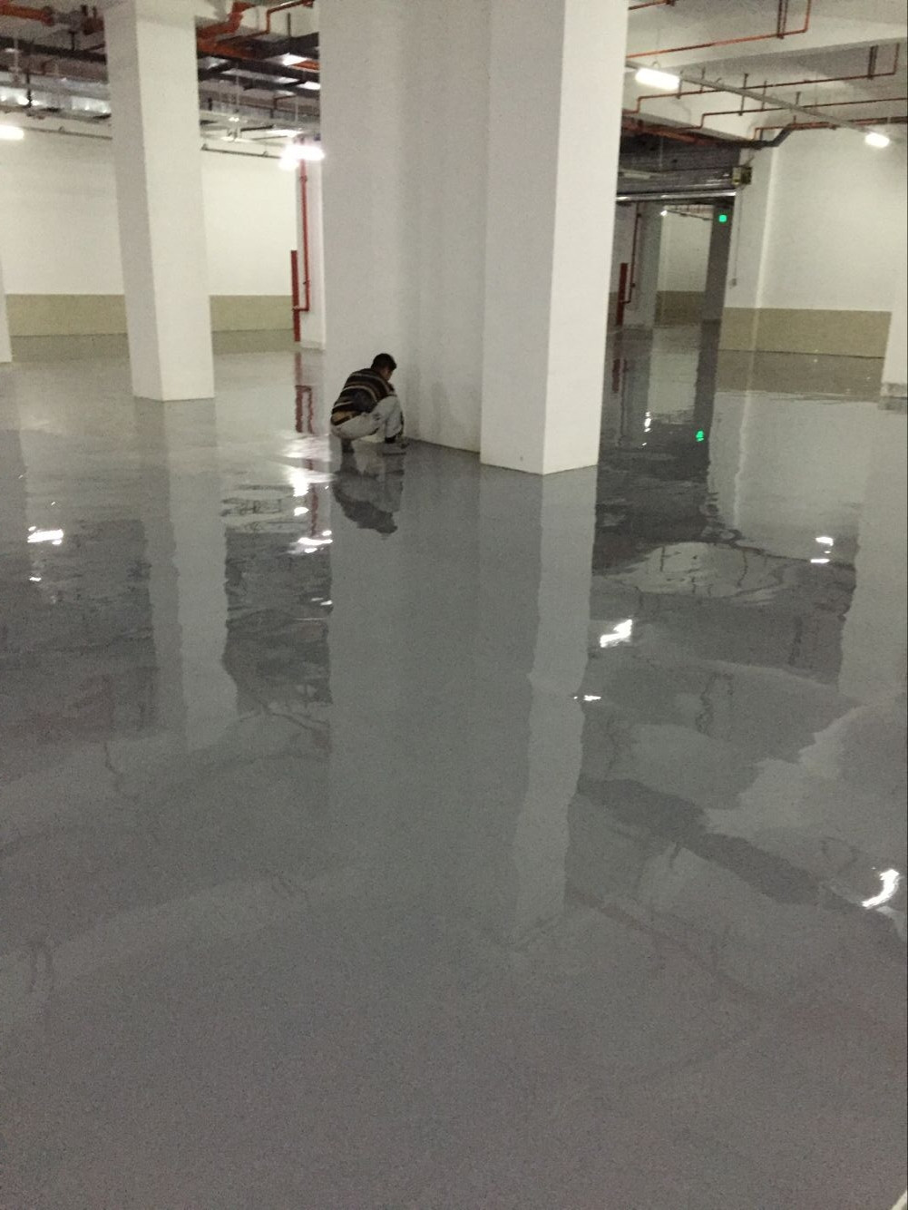 寶雞博鵬中心地下停車場環(huán)氧自流平