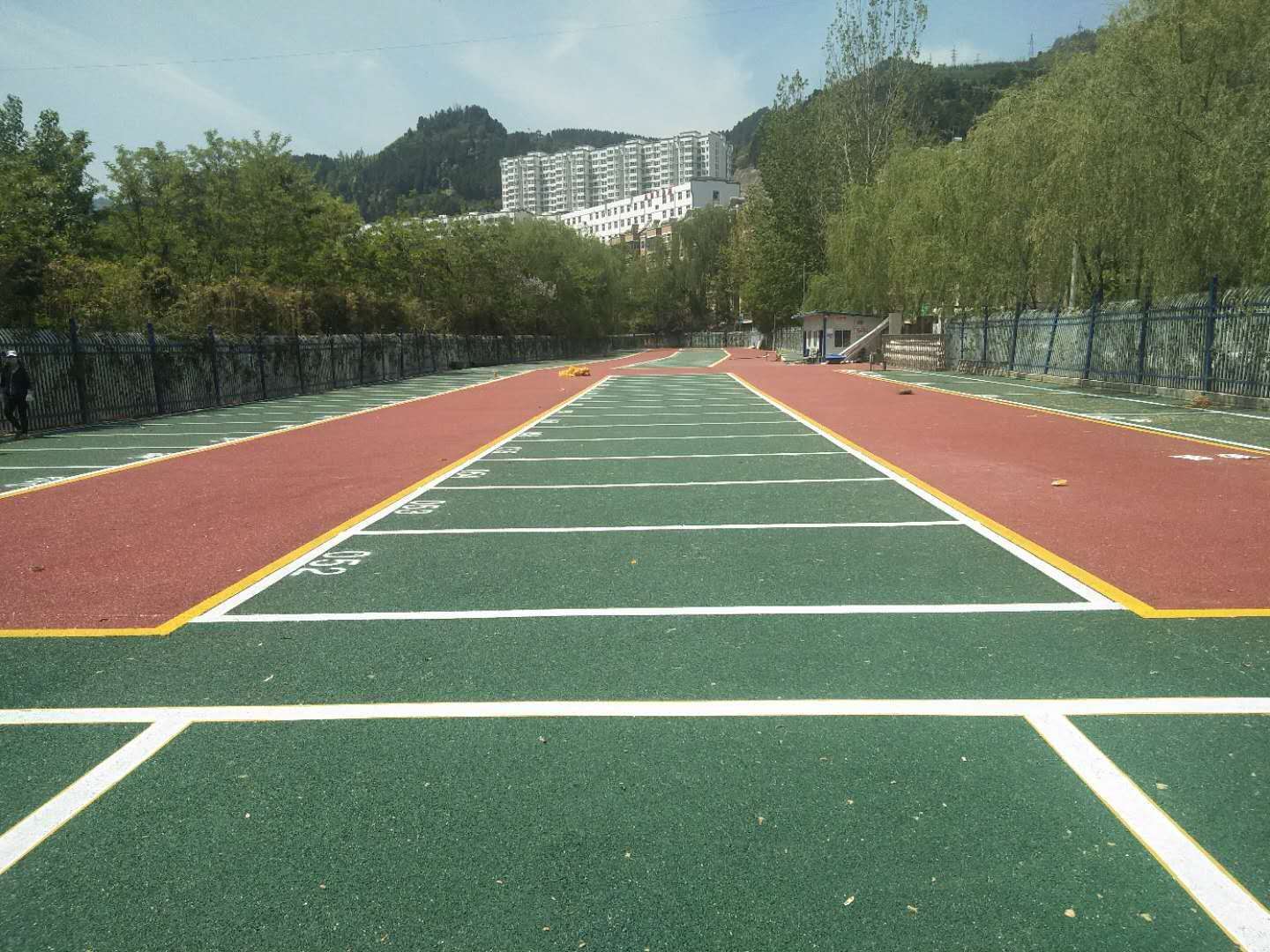 鳳縣鳳中路停車(chē)場(chǎng)