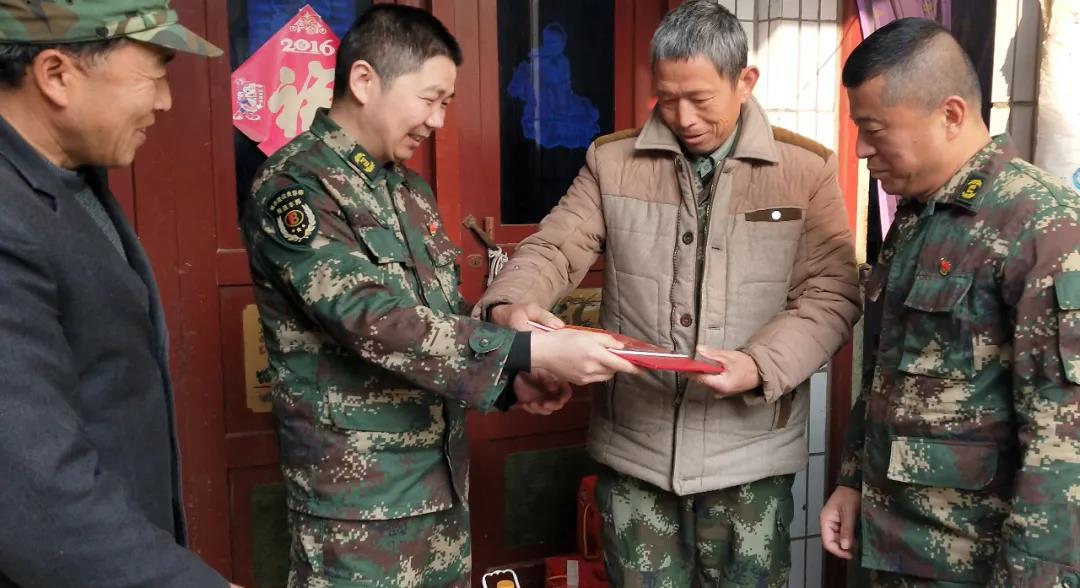 雙節(jié)送關(guān)愛，情暖老兵心——陜西豐邦黨支部看望慰問結(jié)對(duì)幫扶傷殘困難退役軍人