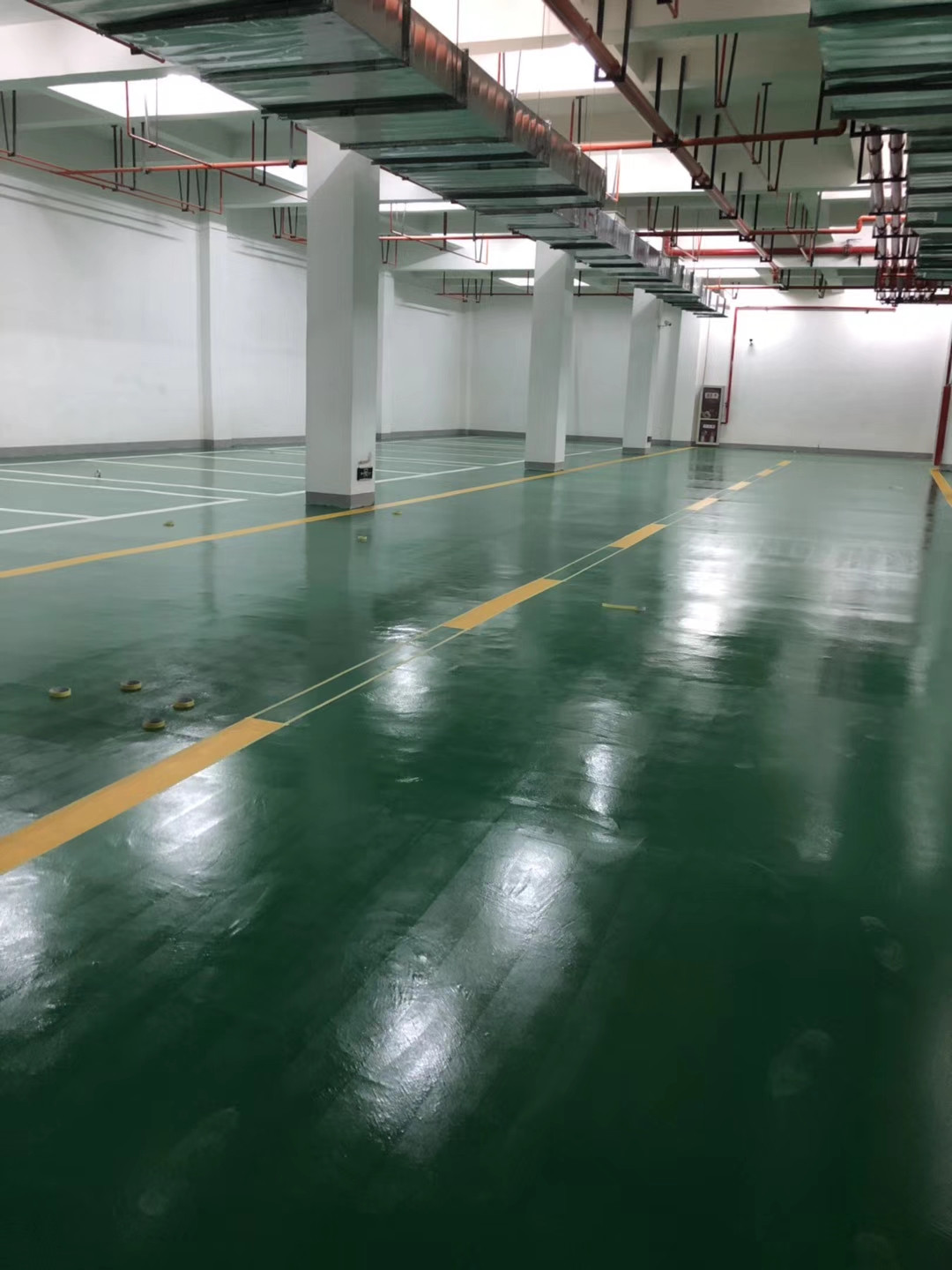 綠地新城小區(qū)環(huán)氧地下車庫